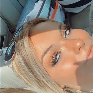 Meet your Posher, Addison